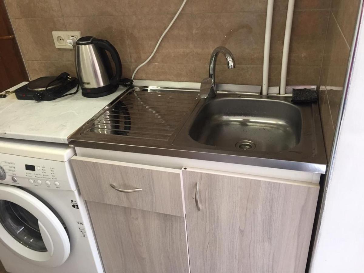 Studio Apartment Near Republic Square Jereván Kültér fotó