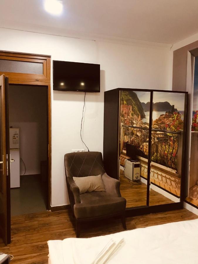 Studio Apartment Near Republic Square Jereván Kültér fotó